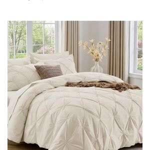 Sattie Full Size 7 Piece Cream Comforter Set